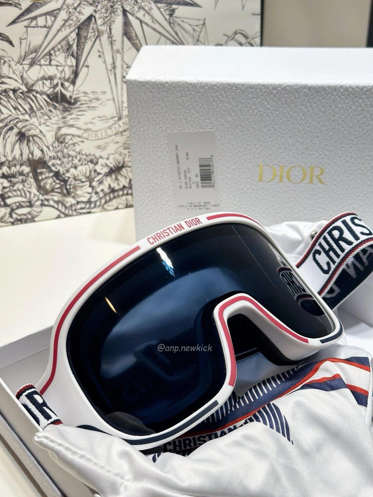Dior Dioralps M1i White Ski Goggles (9) - www.kitistry.com Dior Dioralps M1i White Ski Goggles (9) - www.kitistry.com