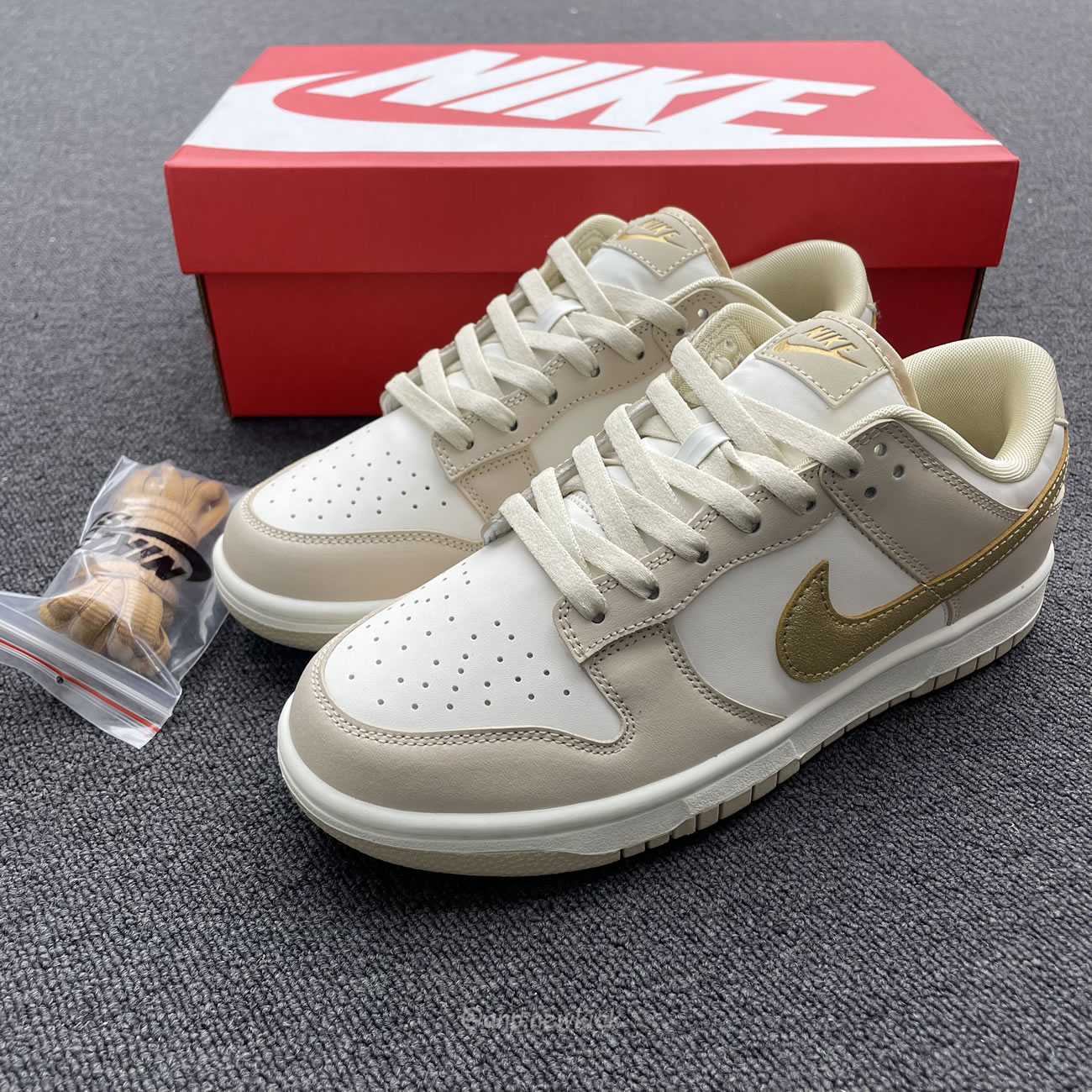Nike Dunk Low Gold Swoosh Dx5930 001 (10) - www.kitistry.com Nike Dunk Low Gold Swoosh Dx5930 001 (10) - www.kitistry.com
