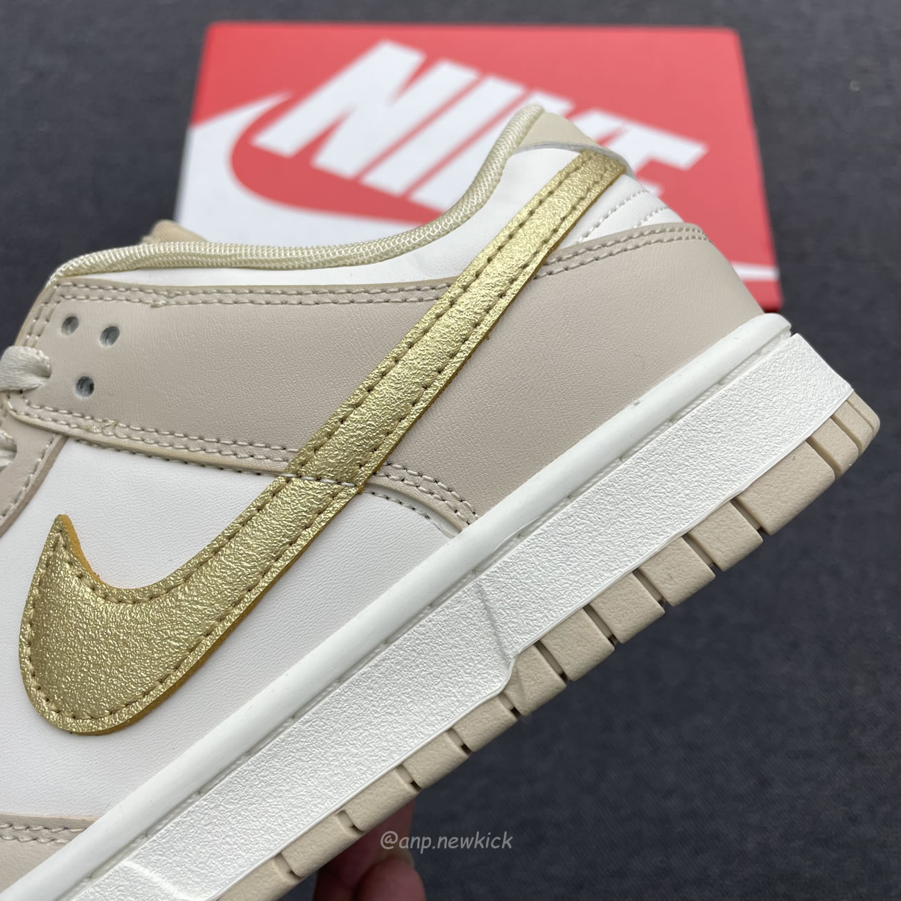 Nike Dunk Low Gold Swoosh Dx5930 001 (2) - www.kitistry.com Nike Dunk Low Gold Swoosh Dx5930 001 (2) - www.kitistry.com