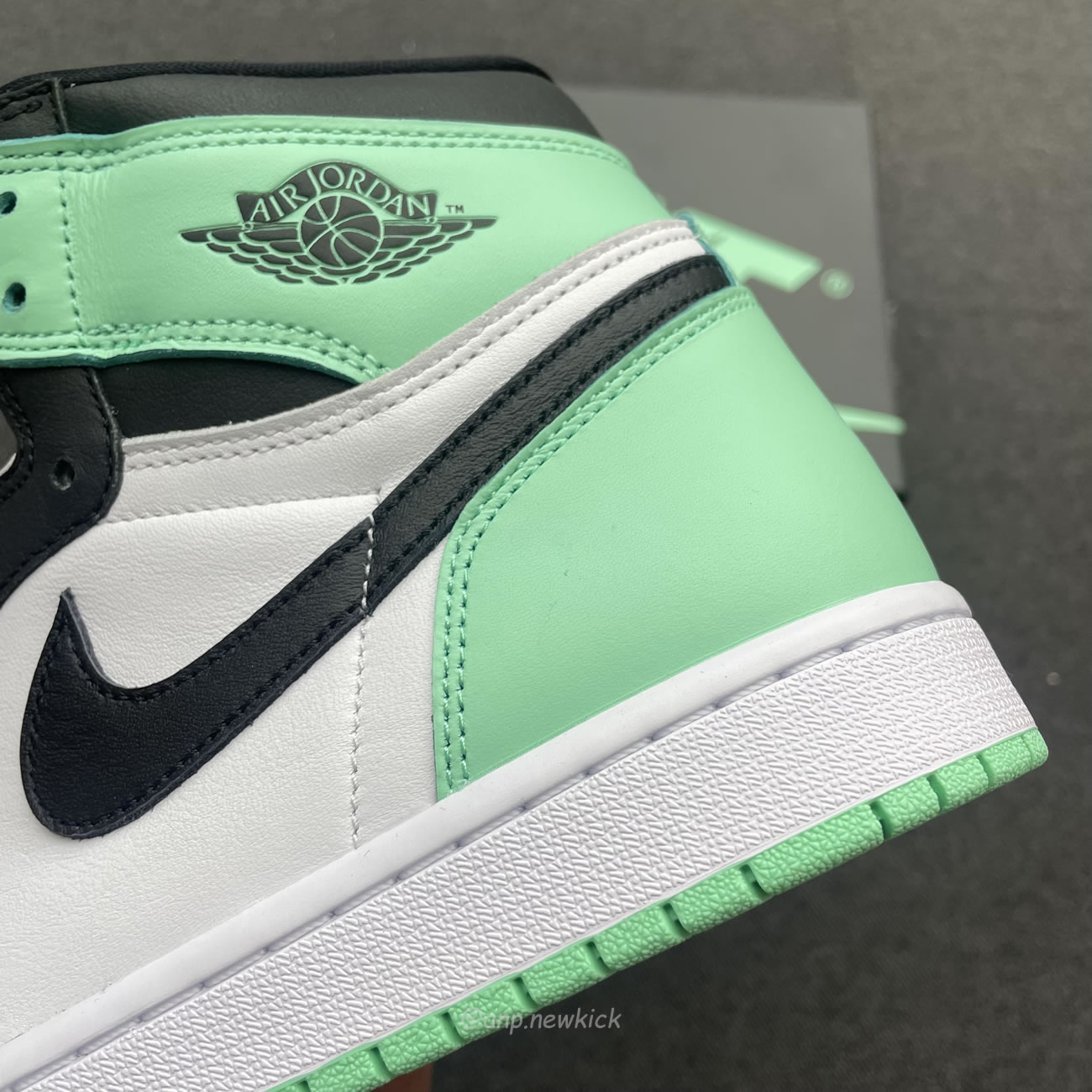 Air Jordan 1 Retro High Og Green Glow Dz5485 130 (2) - www.kitistry.com