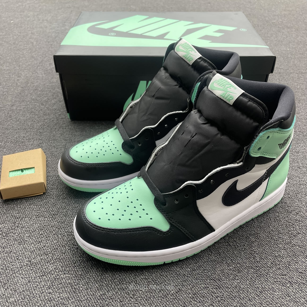 Air Jordan 1 Retro High Og Green Glow Dz5485 130 (3) - www.kitistry.com