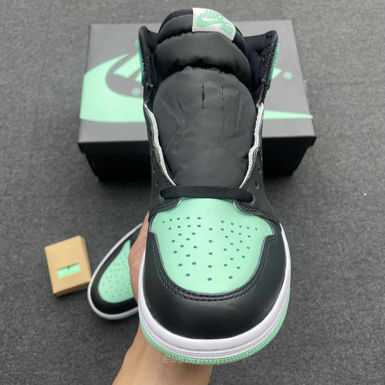 Air Jordan 1 Retro High Og Green Glow Dz5485 130 (8) - www.kitistry.com