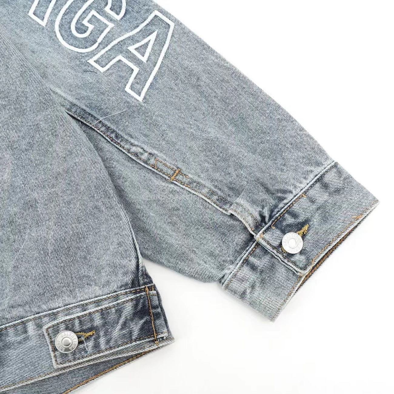 Balenciaga Retro Denim Jacket (7) - www.kitistry.com Balenciaga Retro Denim Jacket (7) - www.kitistry.com
