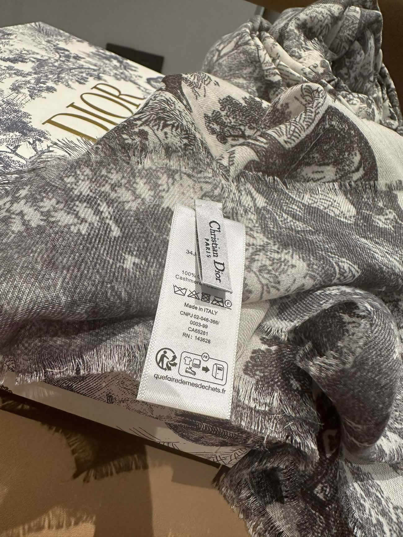 Dior Printed Shawl Cashmere Fabrics Sauvage Ruyi Print 140x180cm (13) - www.kitistry.com Dior Printed Shawl Cashmere Fabrics Sauvage Ruyi Print 140x180cm (13) - www.kitistry.com