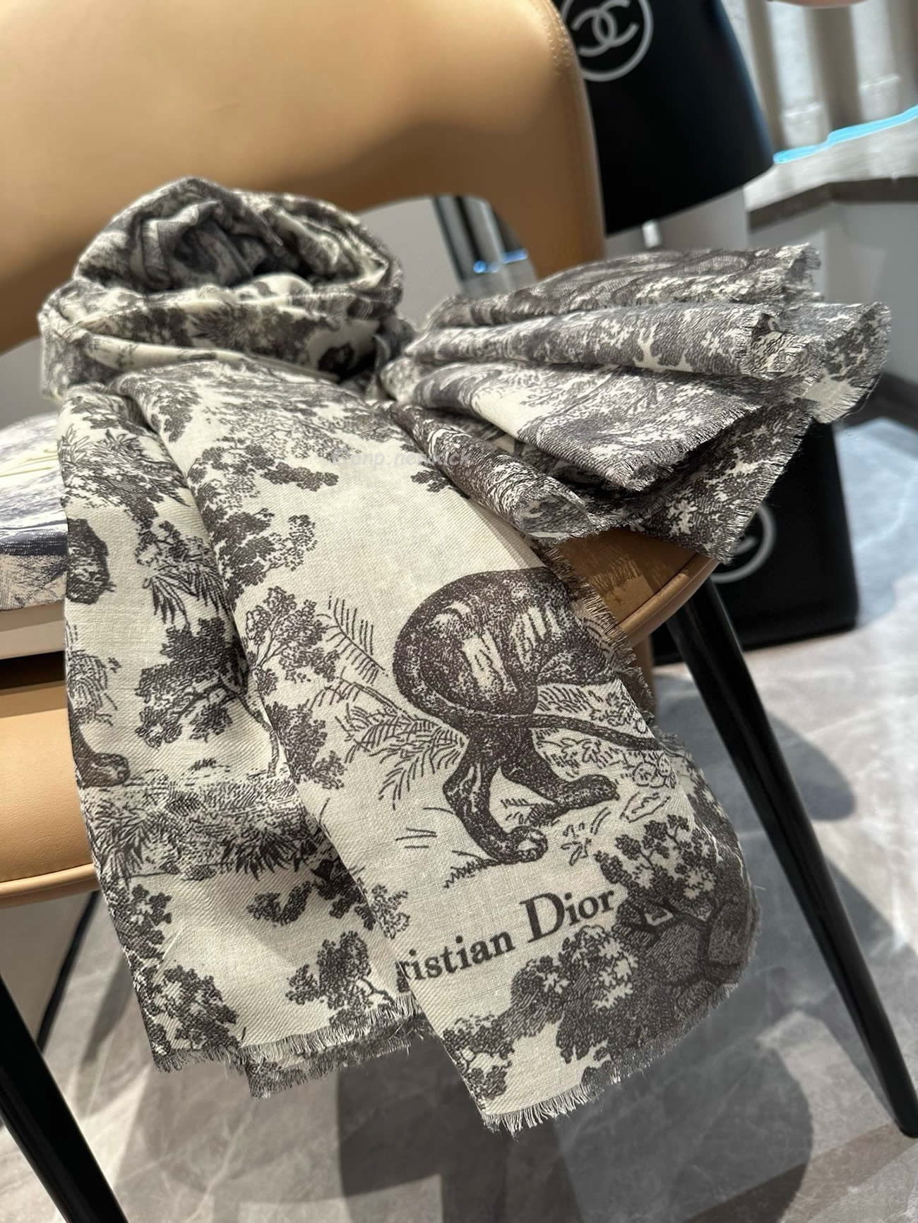 Dior Printed Shawl Cashmere Fabrics Sauvage Ruyi Print 140x180cm (15) - www.kitistry.com Dior Printed Shawl Cashmere Fabrics Sauvage Ruyi Print 140x180cm (15) - www.kitistry.com