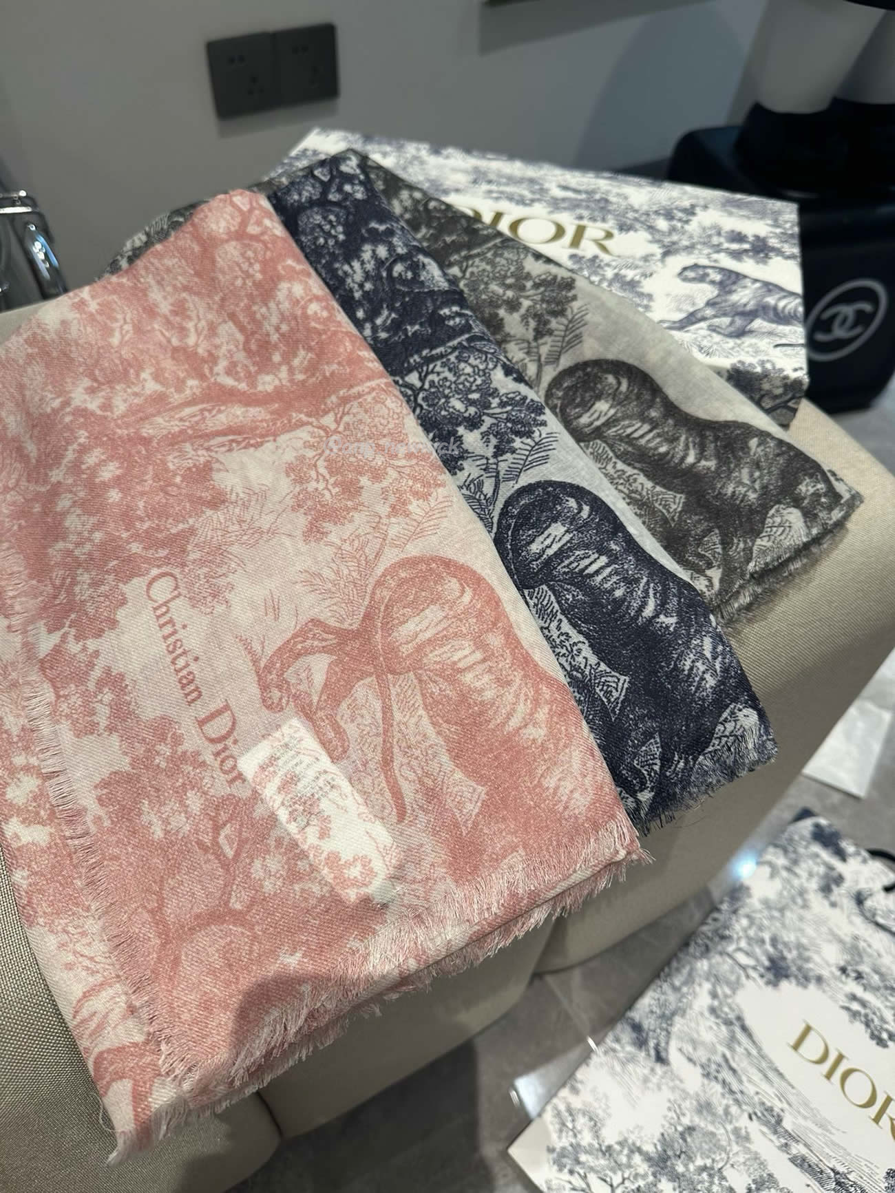 Dior Printed Shawl Cashmere Fabrics Sauvage Ruyi Print 140x180cm (17) - www.kitistry.com Dior Printed Shawl Cashmere Fabrics Sauvage Ruyi Print 140x180cm (17) - www.kitistry.com