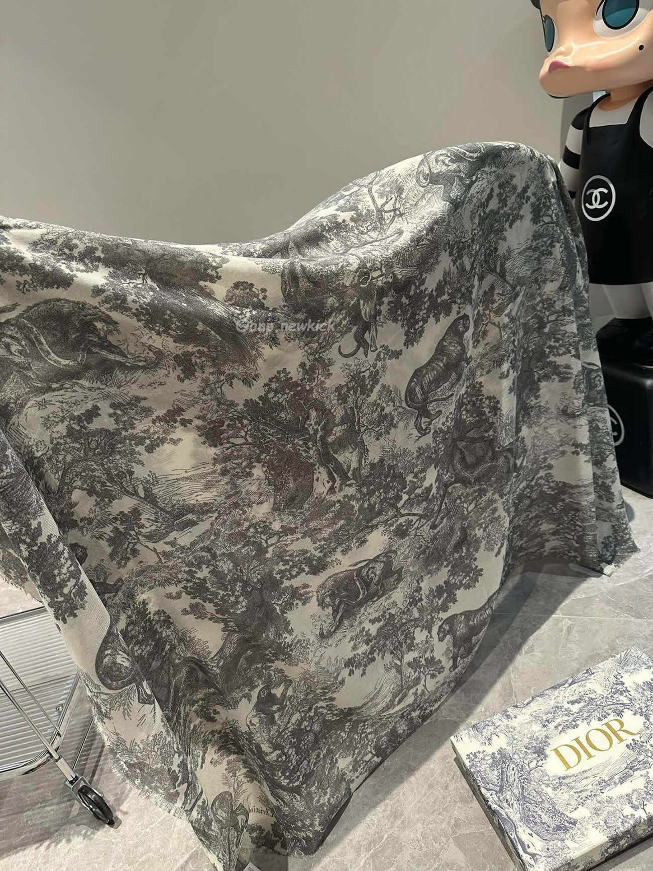 Dior Printed Shawl Cashmere Fabrics Sauvage Ruyi Print 140x180cm (18) - www.kitistry.com Dior Printed Shawl Cashmere Fabrics Sauvage Ruyi Print 140x180cm (18) - www.kitistry.com