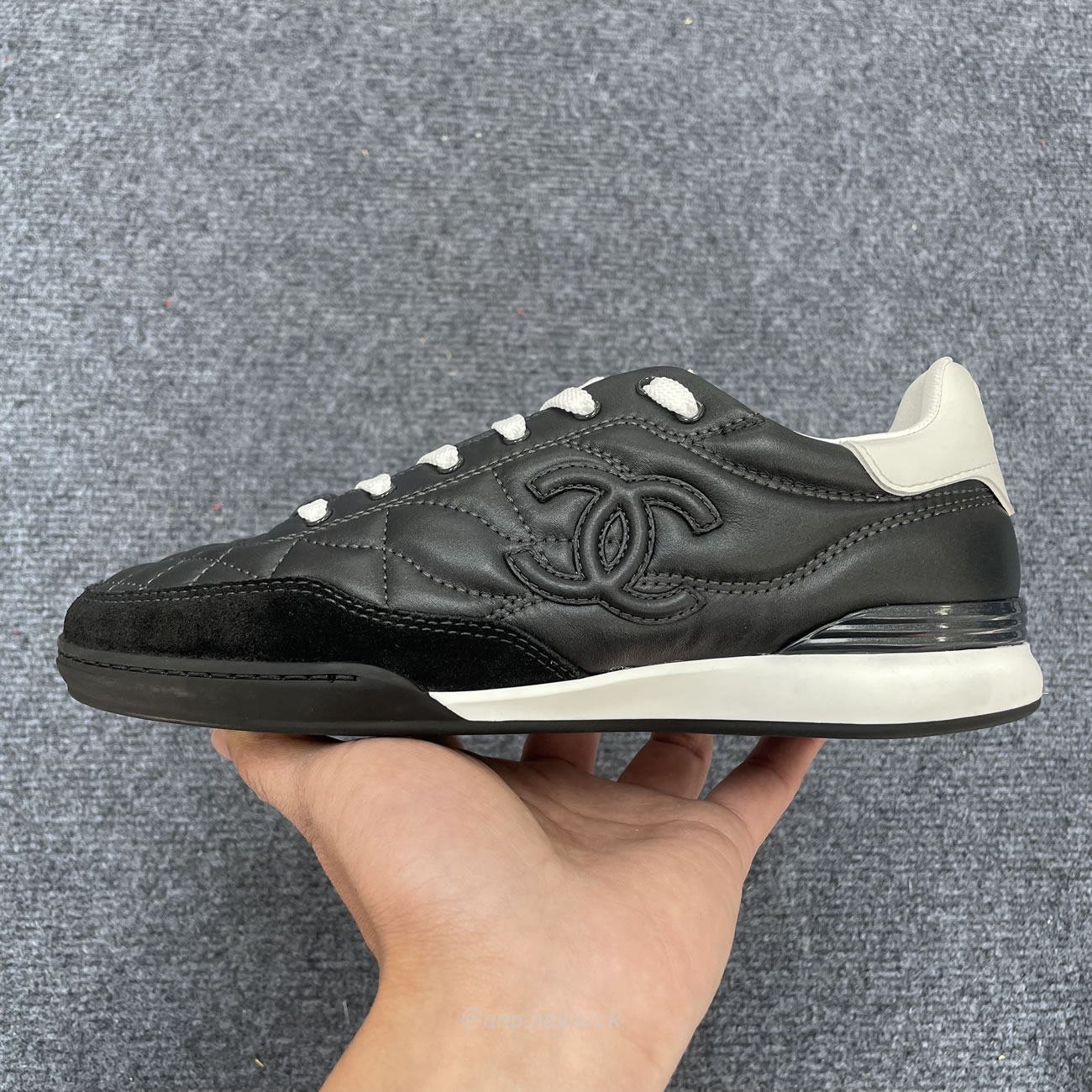 Chanel Shiny Calfskin Suede Quilted Cc Logo White Black E2435 (11) - www.kitistry.com Chanel Shiny Calfskin Suede Quilted Cc Logo White Black E2435 (11) - www.kitistry.com