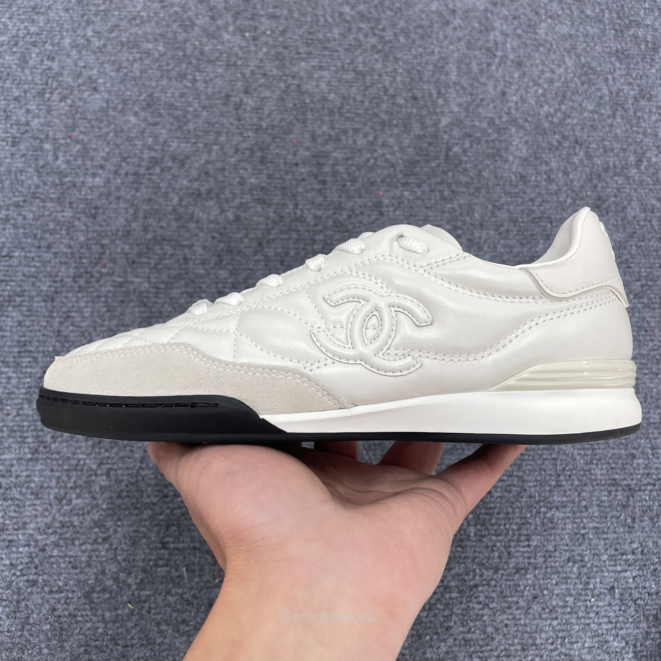 Chanel Shiny Calfskin Suede Quilted Cc Logo White Black E2435 (3) - www.kitistry.com Chanel Shiny Calfskin Suede Quilted Cc Logo White Black E2435 (3) - www.kitistry.com