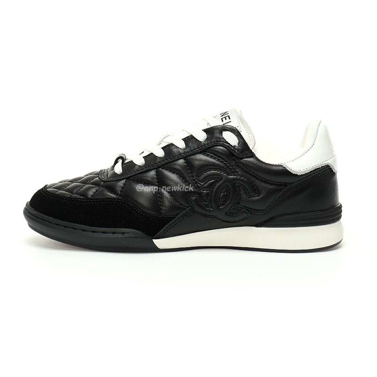 Chanel Shiny Calfskin Suede Quilted Cc Logo White Black E2435 (5) - www.kitistry.com Chanel Shiny Calfskin Suede Quilted Cc Logo White Black E2435 (5) - www.kitistry.com