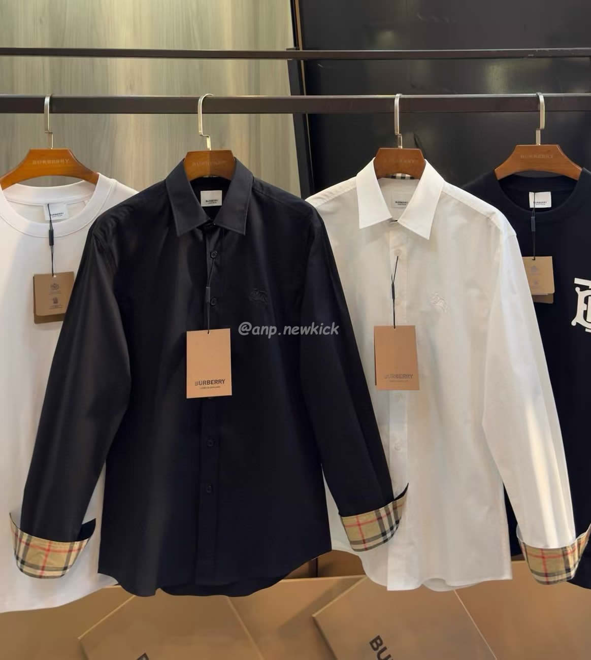 Burberry Slim Fit Monogram Motif Stretch Cotton Poplin Shirt Black White Fw21 80323081 (8) - www.kitistry.com Burberry Slim Fit Monogram Motif Stretch Cotton Poplin Shirt Black White Fw21 80323081 (8) - www.kitistry.com