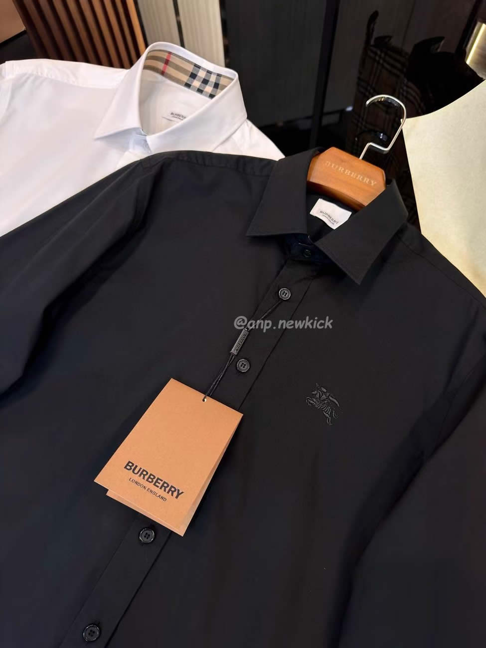 Burberry Slim Fit Monogram Motif Stretch Cotton Poplin Shirt Black White Fw21 80323081 (9) - www.kitistry.com Burberry Slim Fit Monogram Motif Stretch Cotton Poplin Shirt Black White Fw21 80323081 (9) - www.kitistry.com