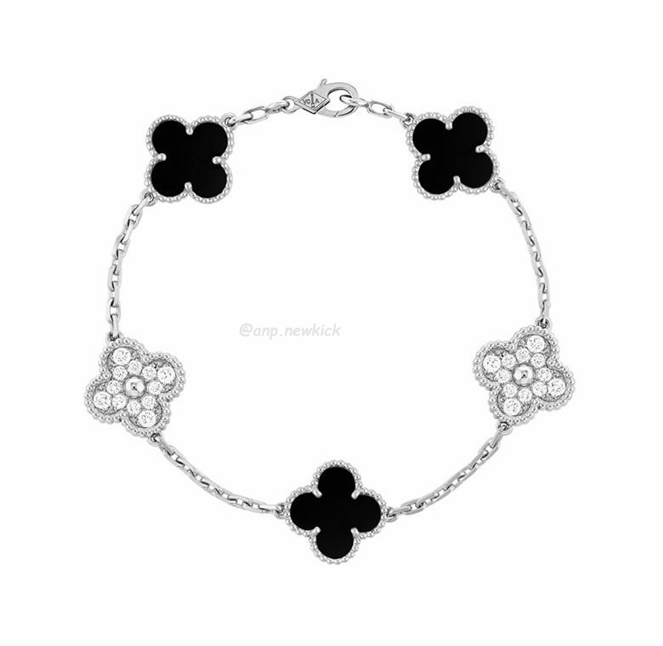 Van Cleef Arpels Vintage Alhambra Four Leaf Clover Gold Bracelet (10) - www.kitistry.com Van Cleef Arpels Vintage Alhambra Four Leaf Clover Gold Bracelet (10) - www.kitistry.com