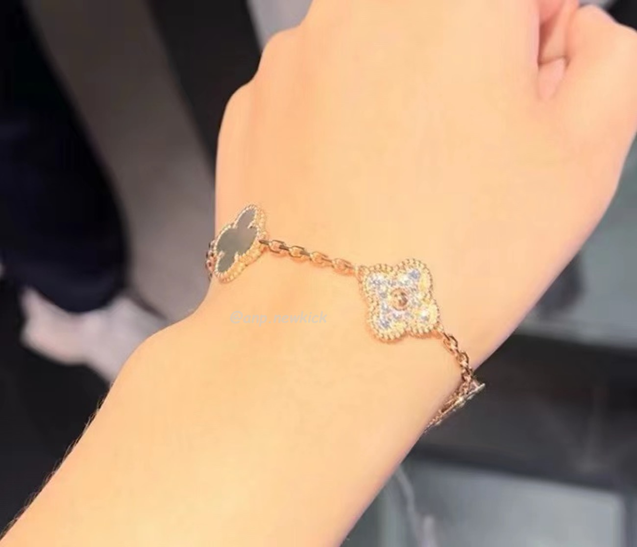 Van Cleef Arpels Vintage Alhambra Four Leaf Clover Gold Bracelet (11) - www.kitistry.com Van Cleef Arpels Vintage Alhambra Four Leaf Clover Gold Bracelet (11) - www.kitistry.com
