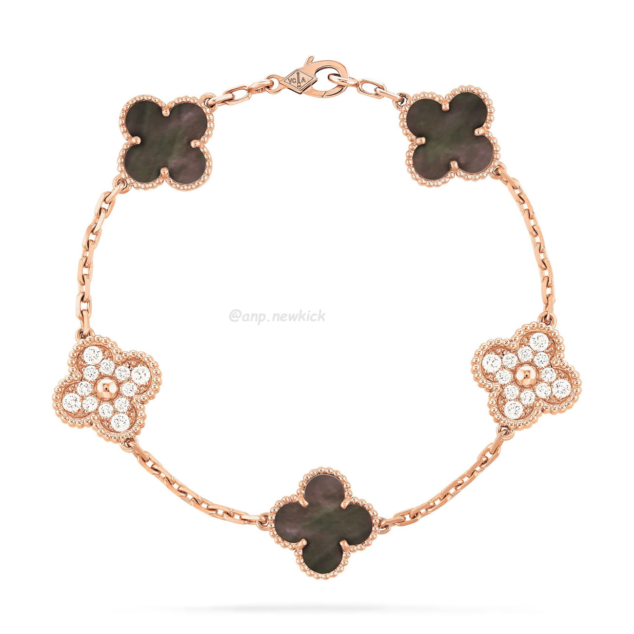 Van Cleef Arpels Vintage Alhambra Four Leaf Clover Gold Bracelet (3) - www.kitistry.com Van Cleef Arpels Vintage Alhambra Four Leaf Clover Gold Bracelet (3) - www.kitistry.com