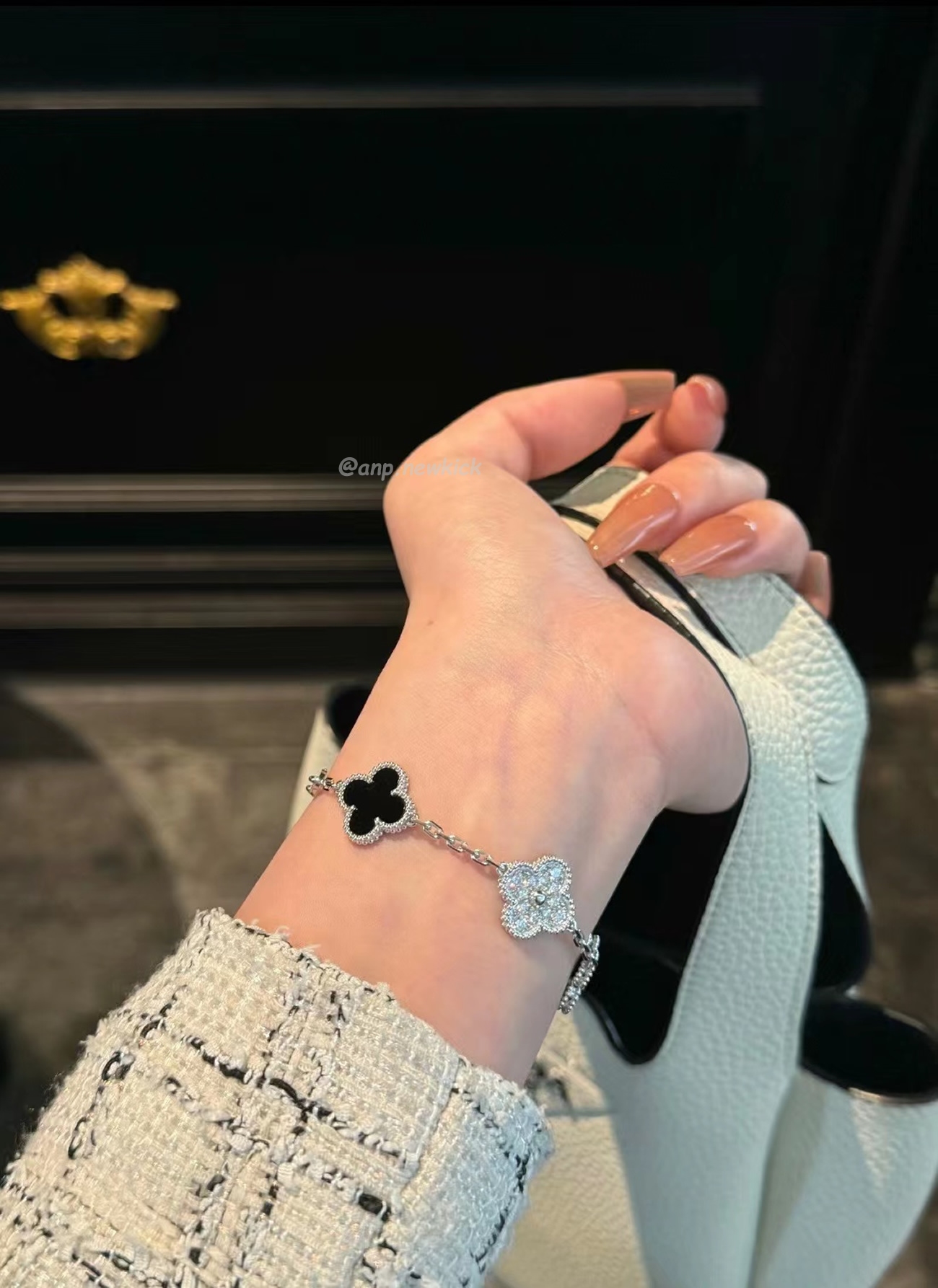 Van Cleef Arpels Vintage Alhambra Four Leaf Clover Gold Bracelet (6) - www.kitistry.com Van Cleef Arpels Vintage Alhambra Four Leaf Clover Gold Bracelet (6) - www.kitistry.com