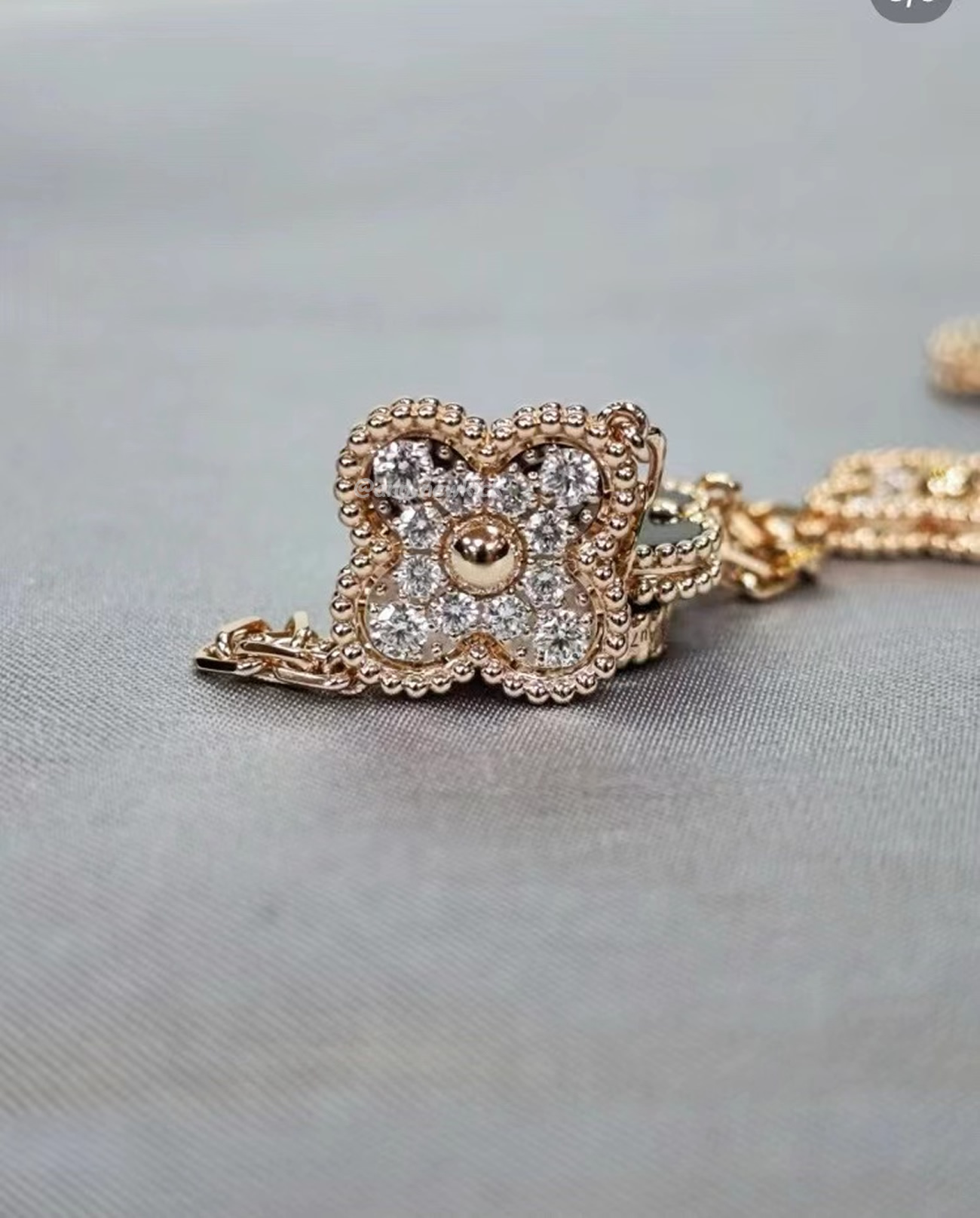 Van Cleef Arpels Vintage Alhambra Four Leaf Clover Gold Bracelet (8) - www.kitistry.com Van Cleef Arpels Vintage Alhambra Four Leaf Clover Gold Bracelet (8) - www.kitistry.com