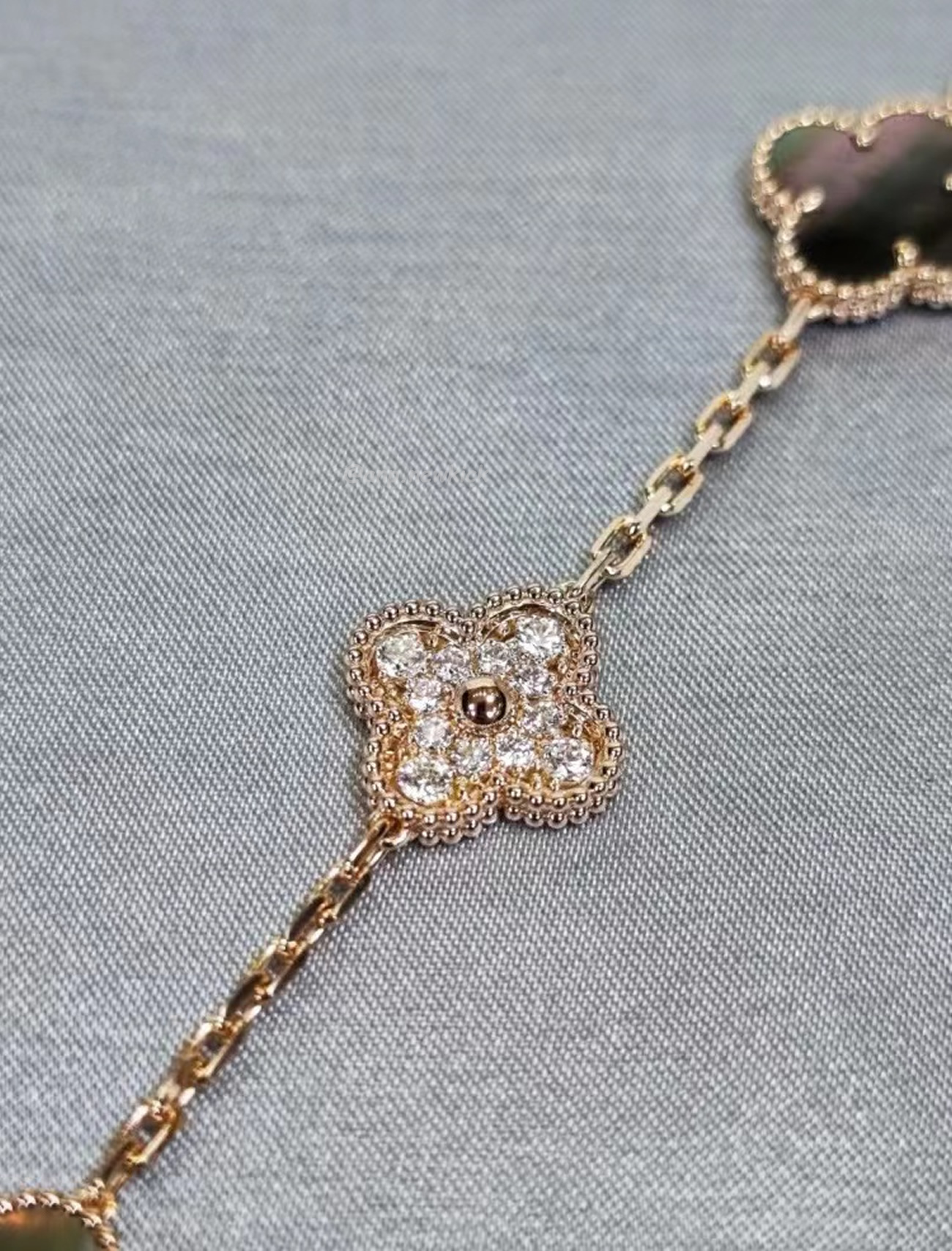 Van Cleef Arpels Vintage Alhambra Four Leaf Clover Gold Bracelet (9) - www.kitistry.com Van Cleef Arpels Vintage Alhambra Four Leaf Clover Gold Bracelet (9) - www.kitistry.com