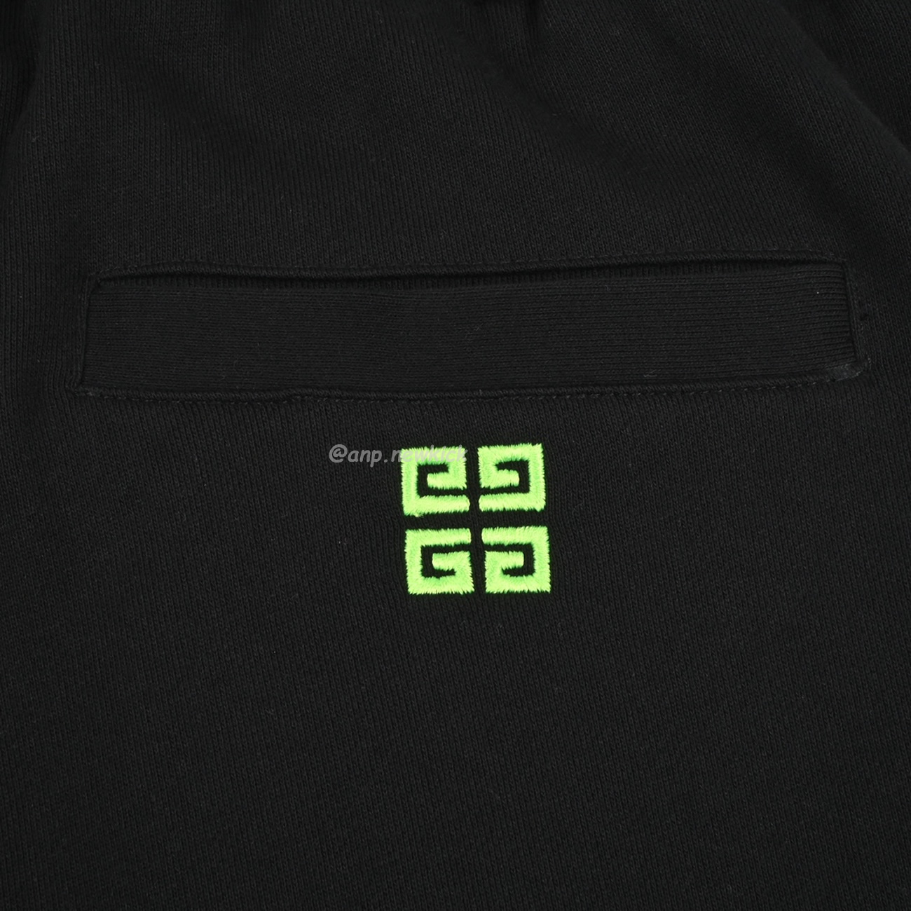 Givenchy Logo Colorful Printed Logo Capris (8) - www.kitistry.com Givenchy Logo Colorful Printed Logo Capris (8) - www.kitistry.com