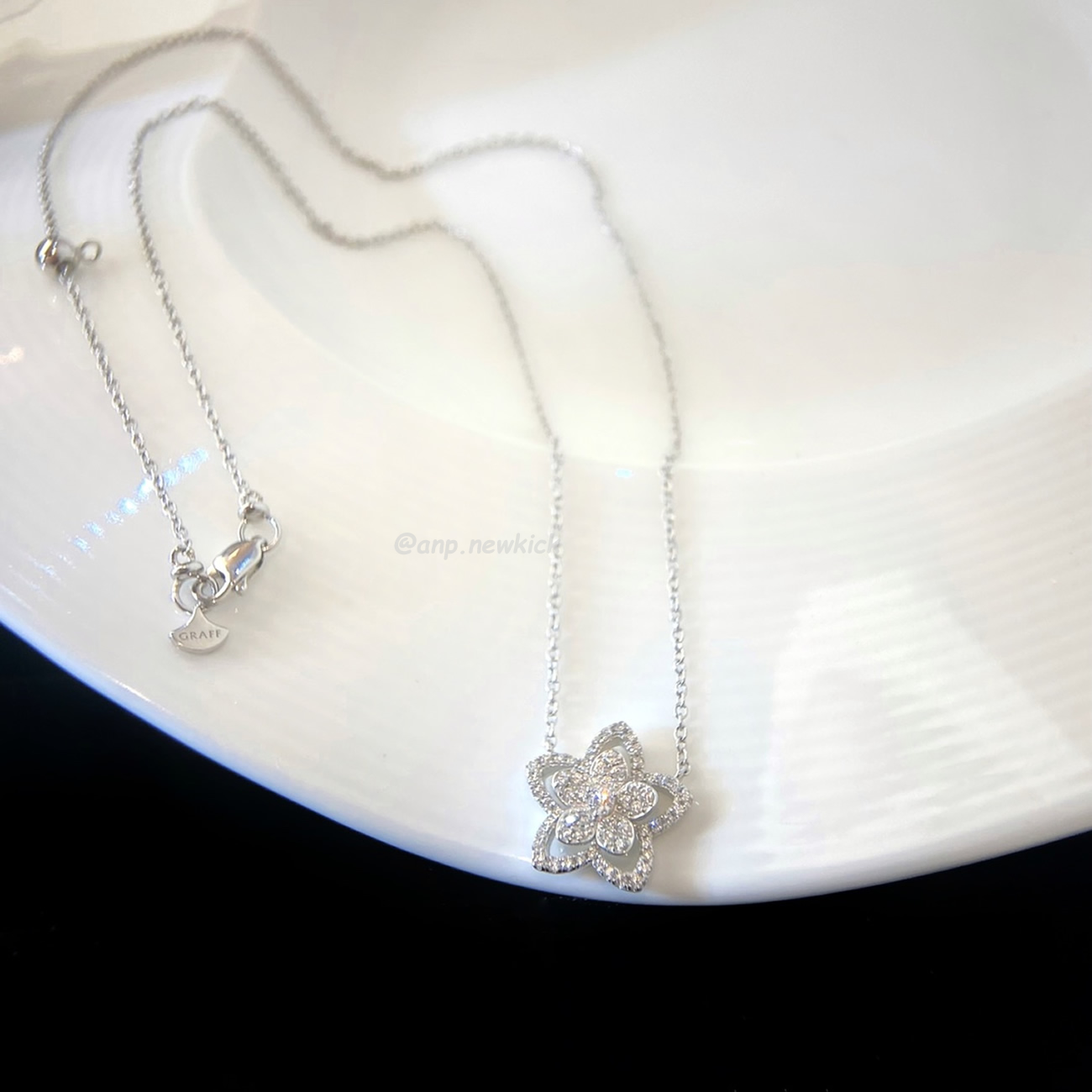 Graff Wild Flower Diamond Pendant (6) - www.kitistry.com Graff Wild Flower Diamond Pendant (6) - www.kitistry.com
