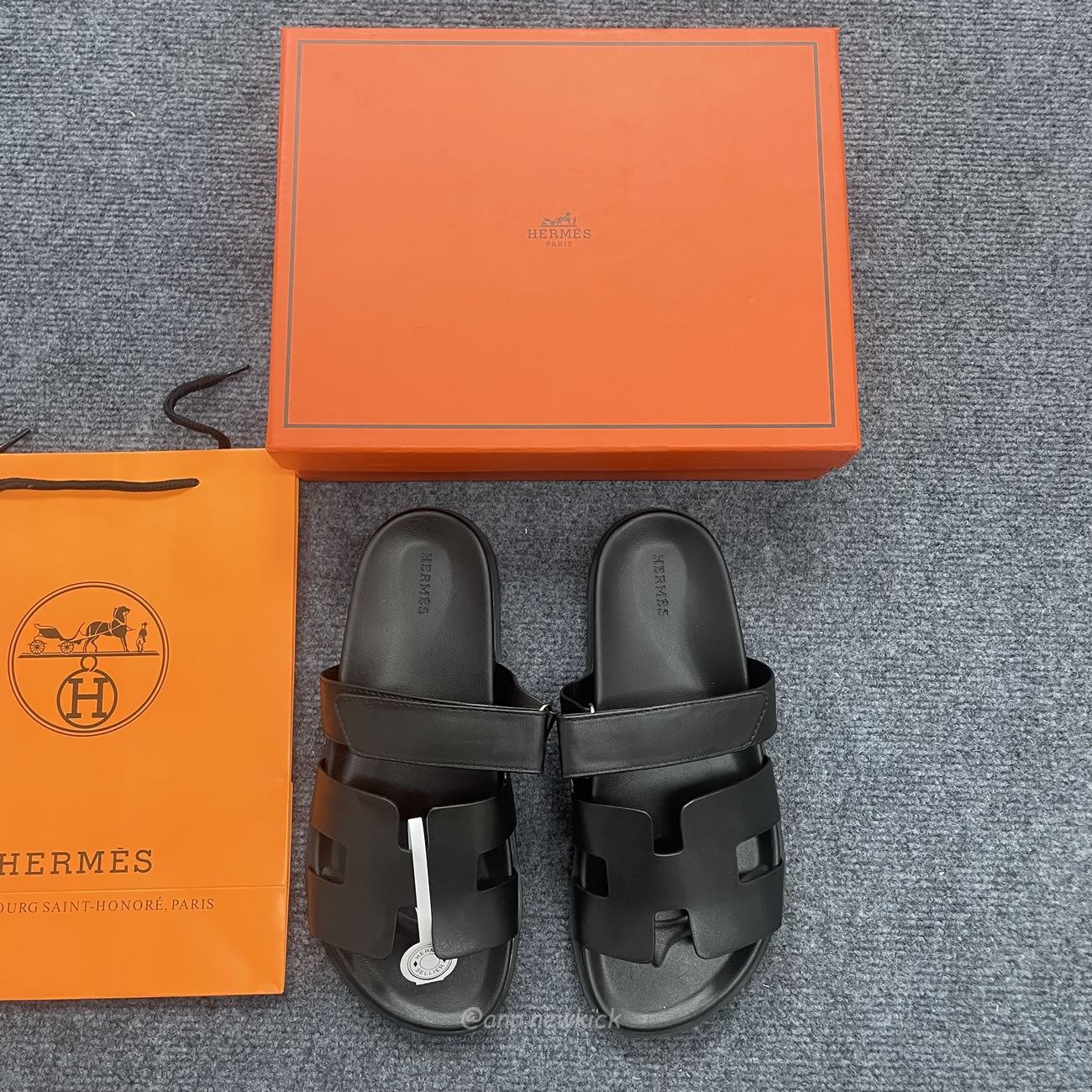 Hermes Chypre Sandal Noir Calfskin Leather H211865z (3) - www.kitistry.com Hermes Chypre Sandal Noir Calfskin Leather H211865z (3) - www.kitistry.com