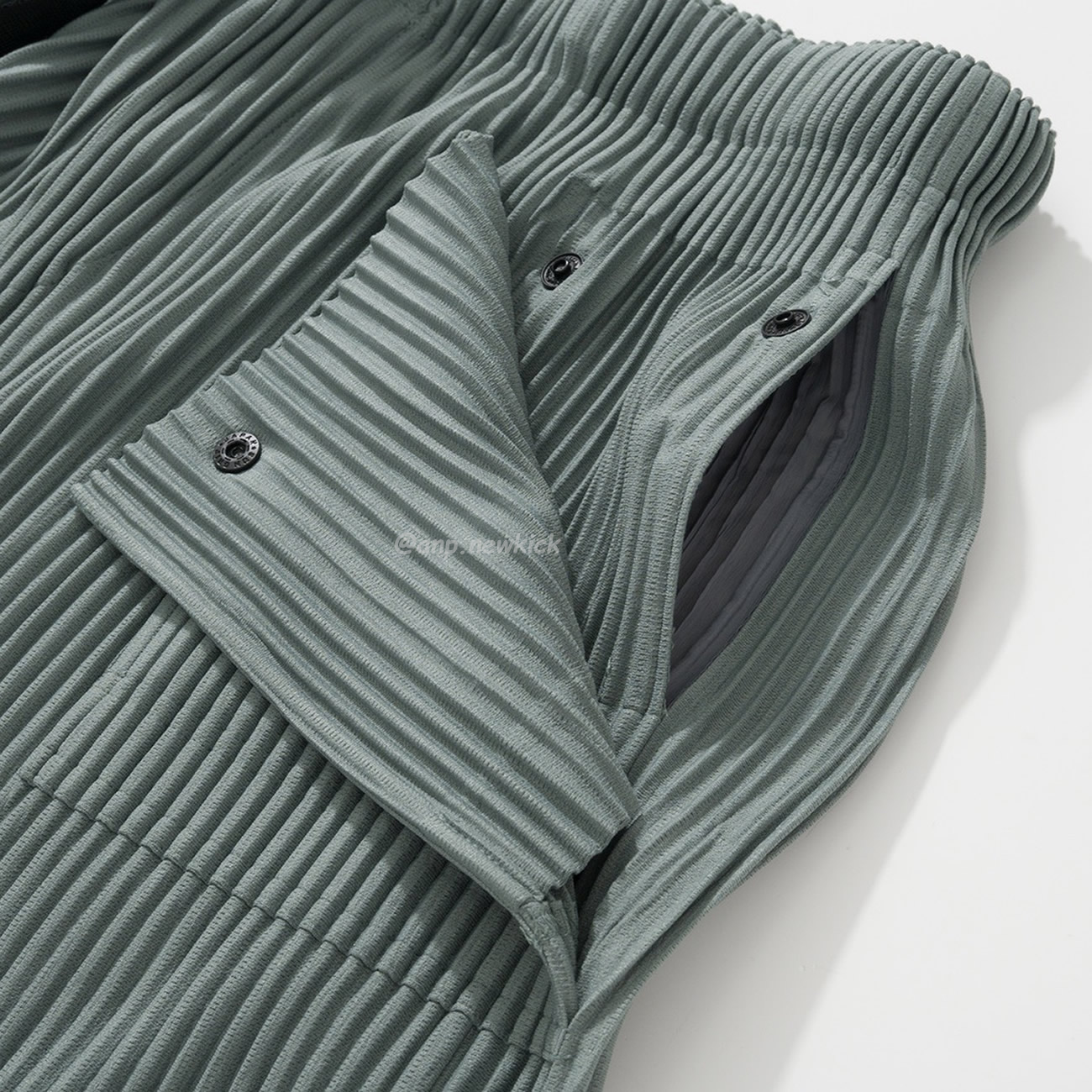 Homme Plissé Issey Miyake Flip Shorts Black Green (14) - www.kitistry.com Homme Plissé Issey Miyake Flip Shorts Black Green (14) - www.kitistry.com