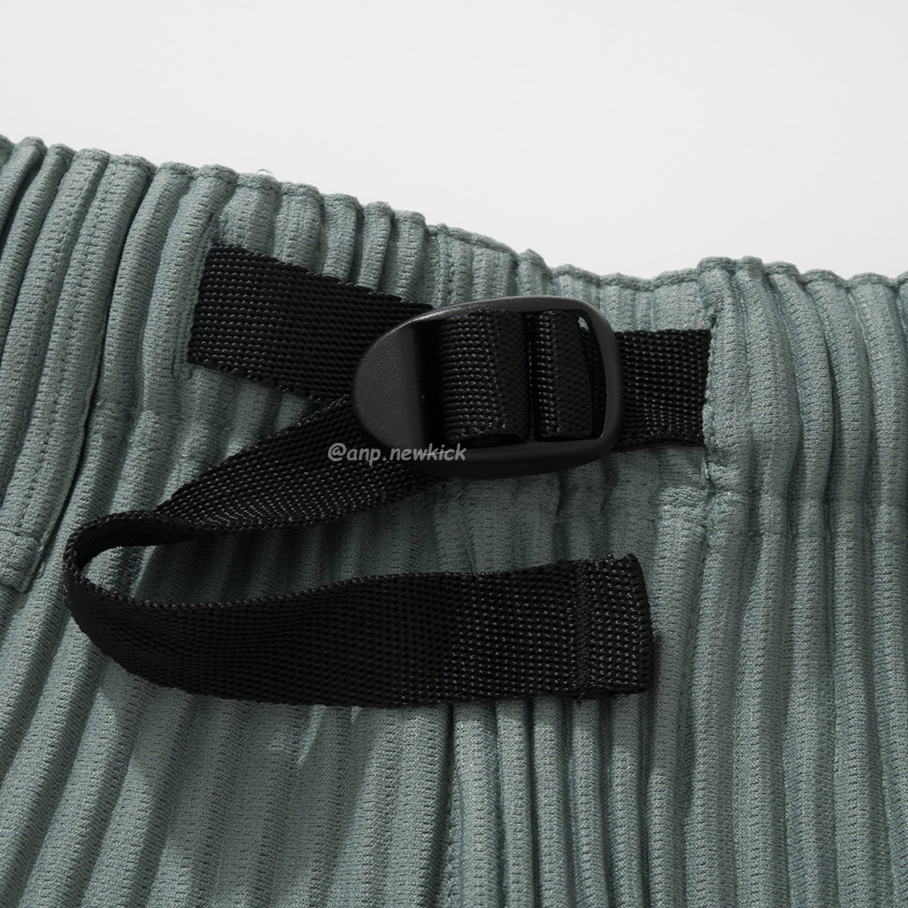 Homme Plissé Issey Miyake Flip Shorts Black Green (15) - www.kitistry.com Homme Plissé Issey Miyake Flip Shorts Black Green (15) - www.kitistry.com