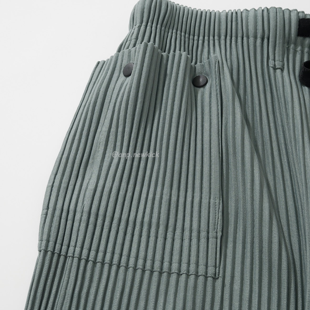 Homme Plissé Issey Miyake Flip Shorts Black Green (16) - www.kitistry.com Homme Plissé Issey Miyake Flip Shorts Black Green (16) - www.kitistry.com