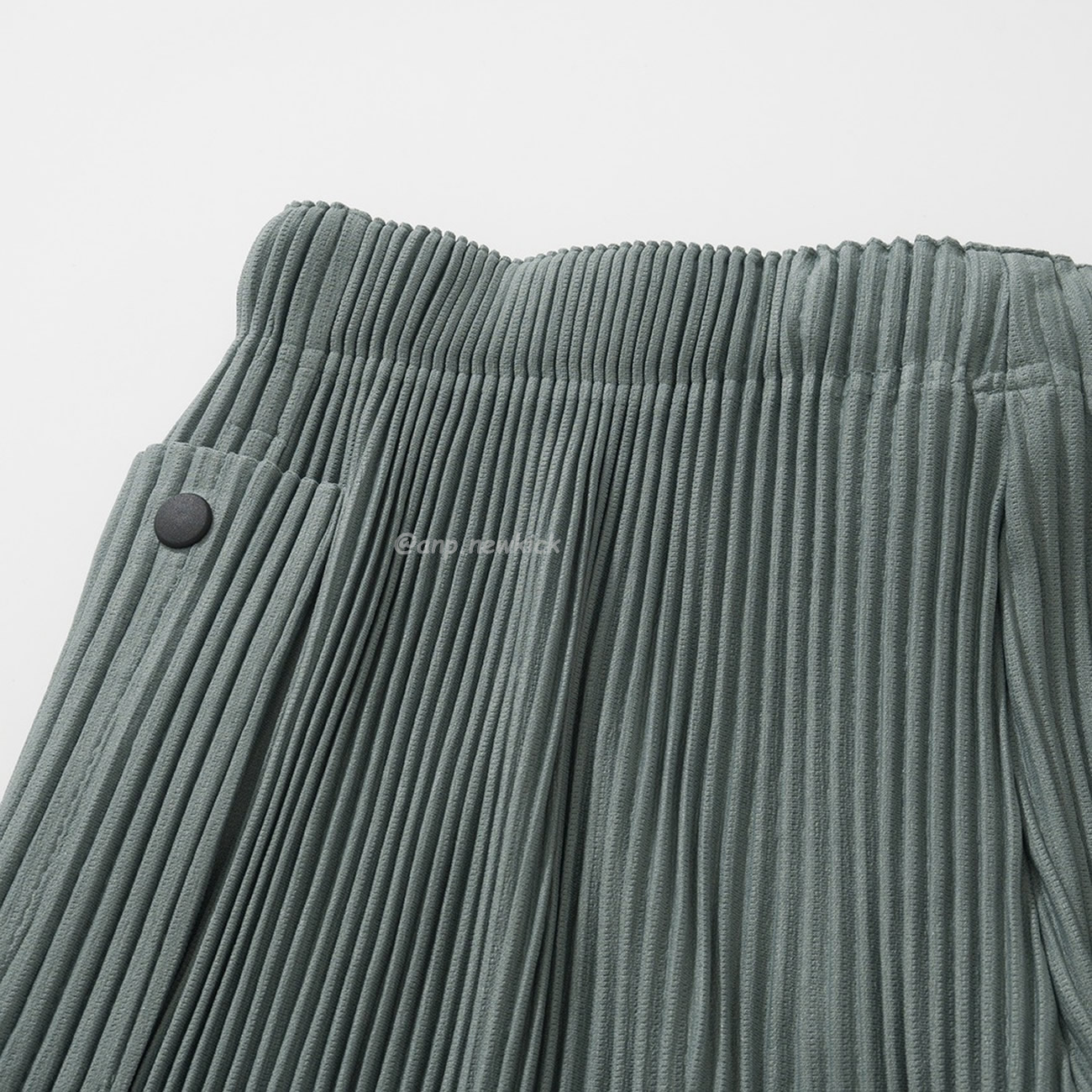 Homme Plissé Issey Miyake Flip Shorts Black Green (17) - www.kitistry.com Homme Plissé Issey Miyake Flip Shorts Black Green (17) - www.kitistry.com