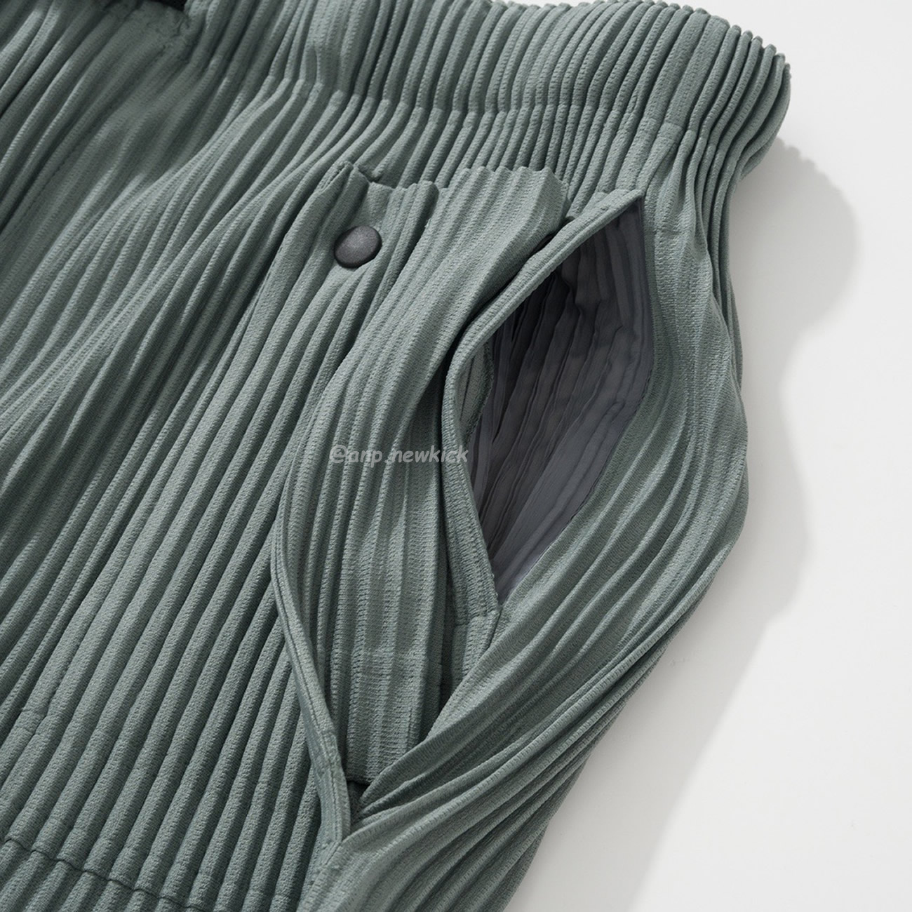 Homme Plissé Issey Miyake Flip Shorts Black Green (9) - www.kitistry.com Homme Plissé Issey Miyake Flip Shorts Black Green (9) - www.kitistry.com