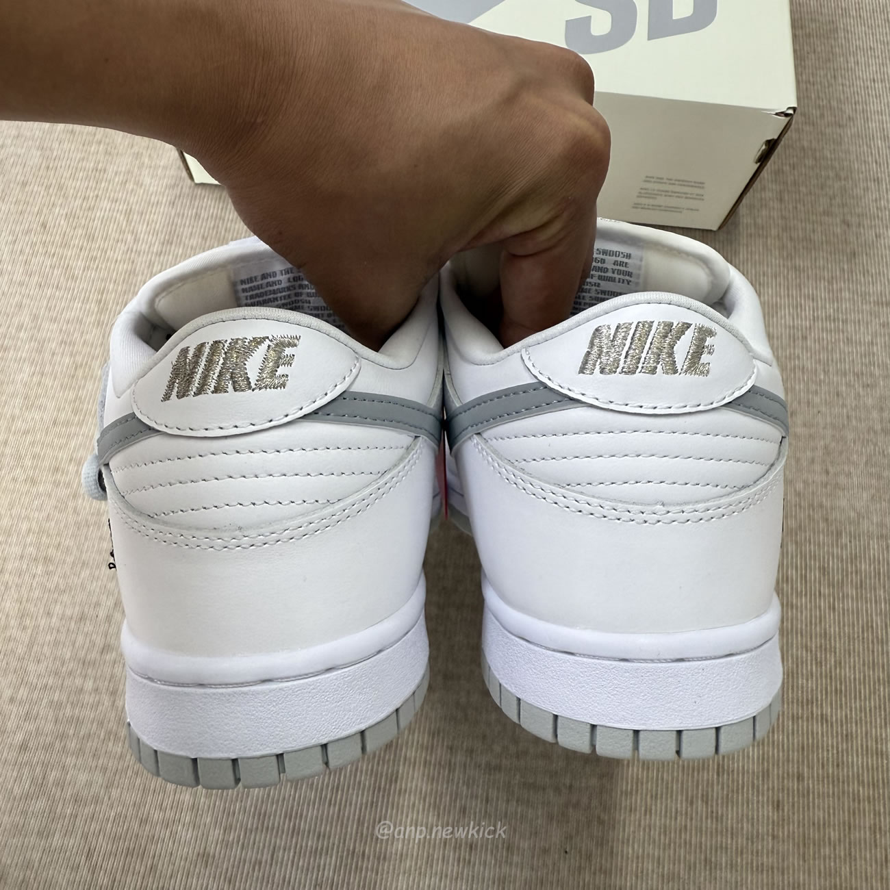 Nike Sb Dunk Low Supreme 94 White Metallic Silver Hq8487 100 (6) - www.kitistry.com Nike Sb Dunk Low Supreme 94 White Metallic Silver Hq8487 100 (6) - www.kitistry.com