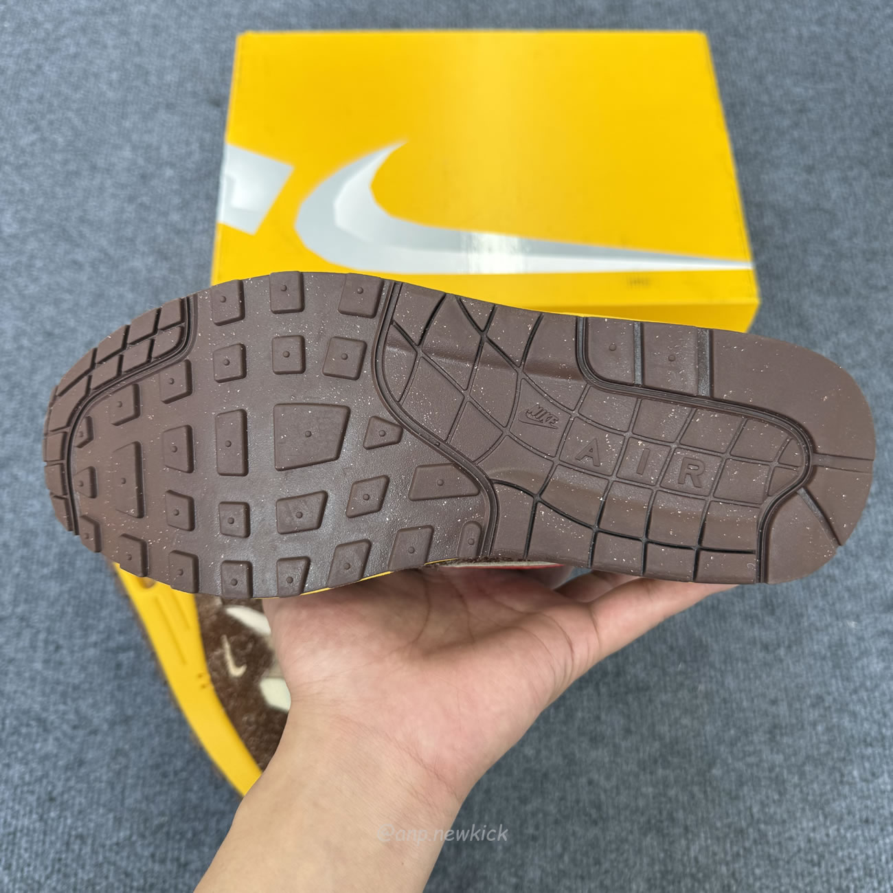 Nike Air Max 1 .swoosh Low Poly Big Head Origins Hv5776 200 (5) - www.kitistry.com Nike Air Max 1 .swoosh Low Poly Big Head Origins Hv5776 200 (5) - www.kitistry.com