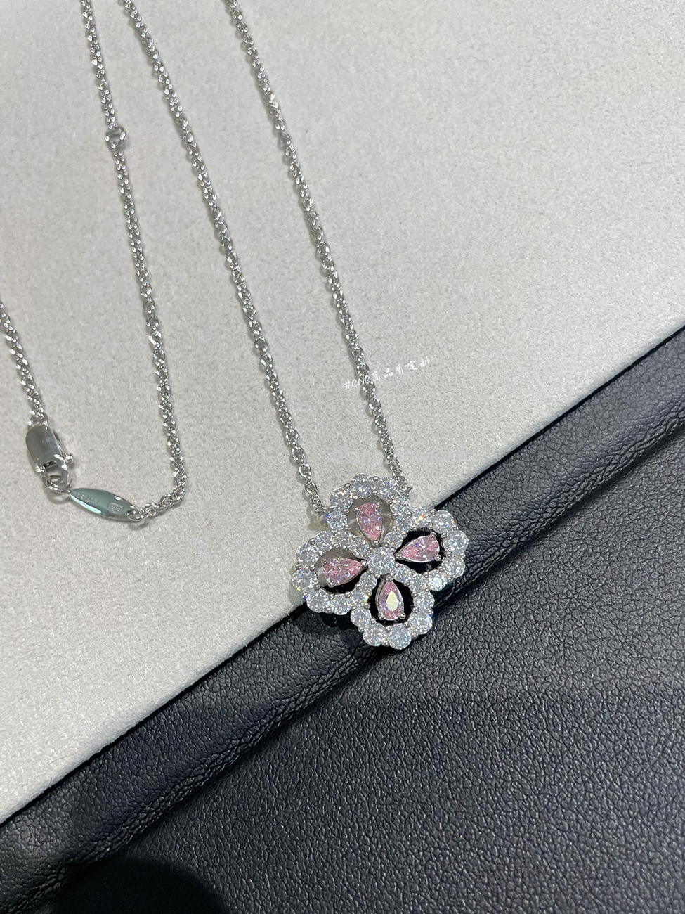 Harry Winston Diamond Necklace (1) - www.kitistry.com Harry Winston Diamond Necklace (1) - www.kitistry.com