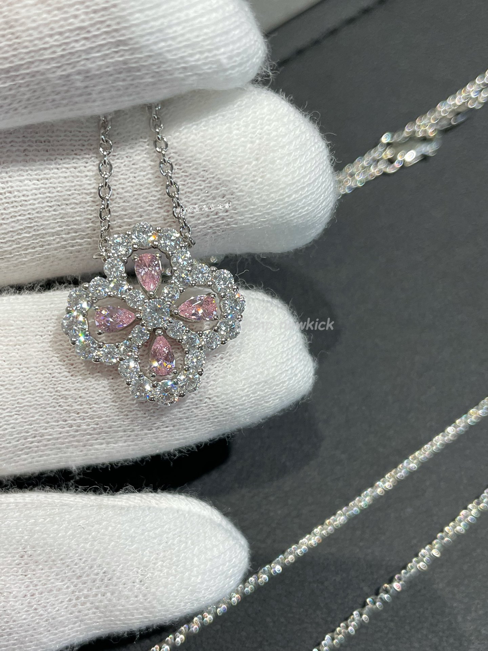 Harry Winston Diamond Necklace (3) - www.kitistry.com Harry Winston Diamond Necklace (3) - www.kitistry.com