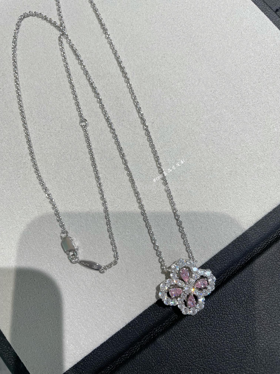Harry Winston Diamond Necklace (5) - www.kitistry.com Harry Winston Diamond Necklace (5) - www.kitistry.com