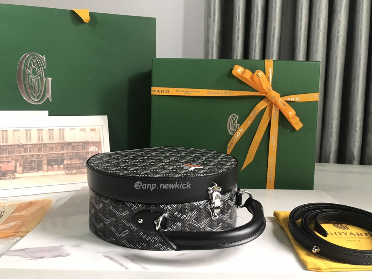 Goyard Alto Hat Box Bag 16.5 Cm X 7 Cm X 18 Cm (19) - www.kitistry.com