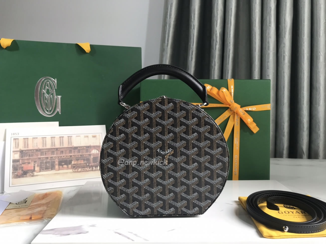 Goyard Alto Hat Box Bag 16.5 Cm X 7 Cm X 18 Cm (3) - www.kitistry.com