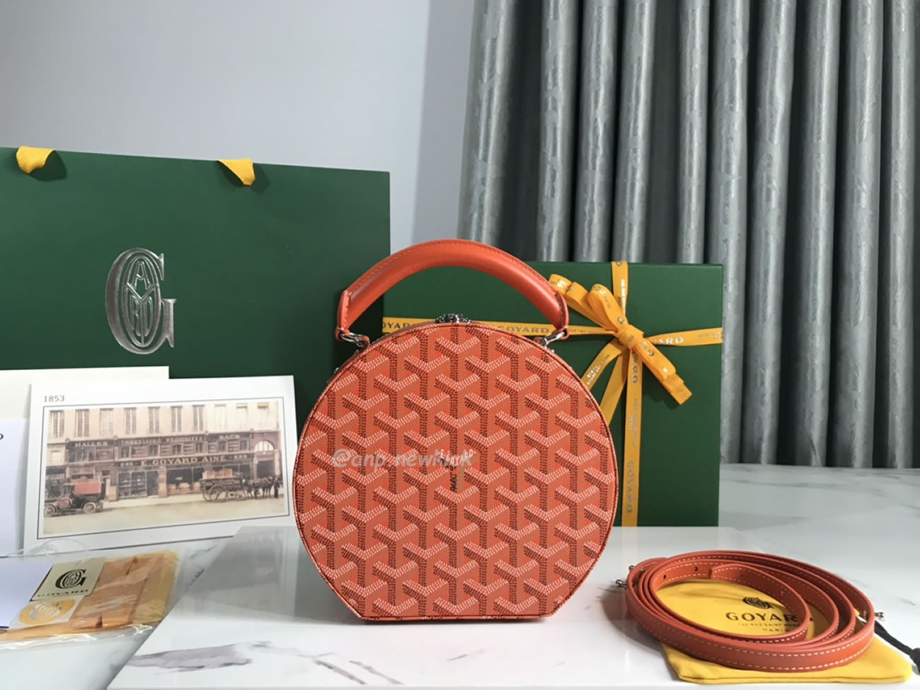Goyard Alto Hat Box Bag 16.5 Cm X 7 Cm X 18 Cm (5) - www.kitistry.com