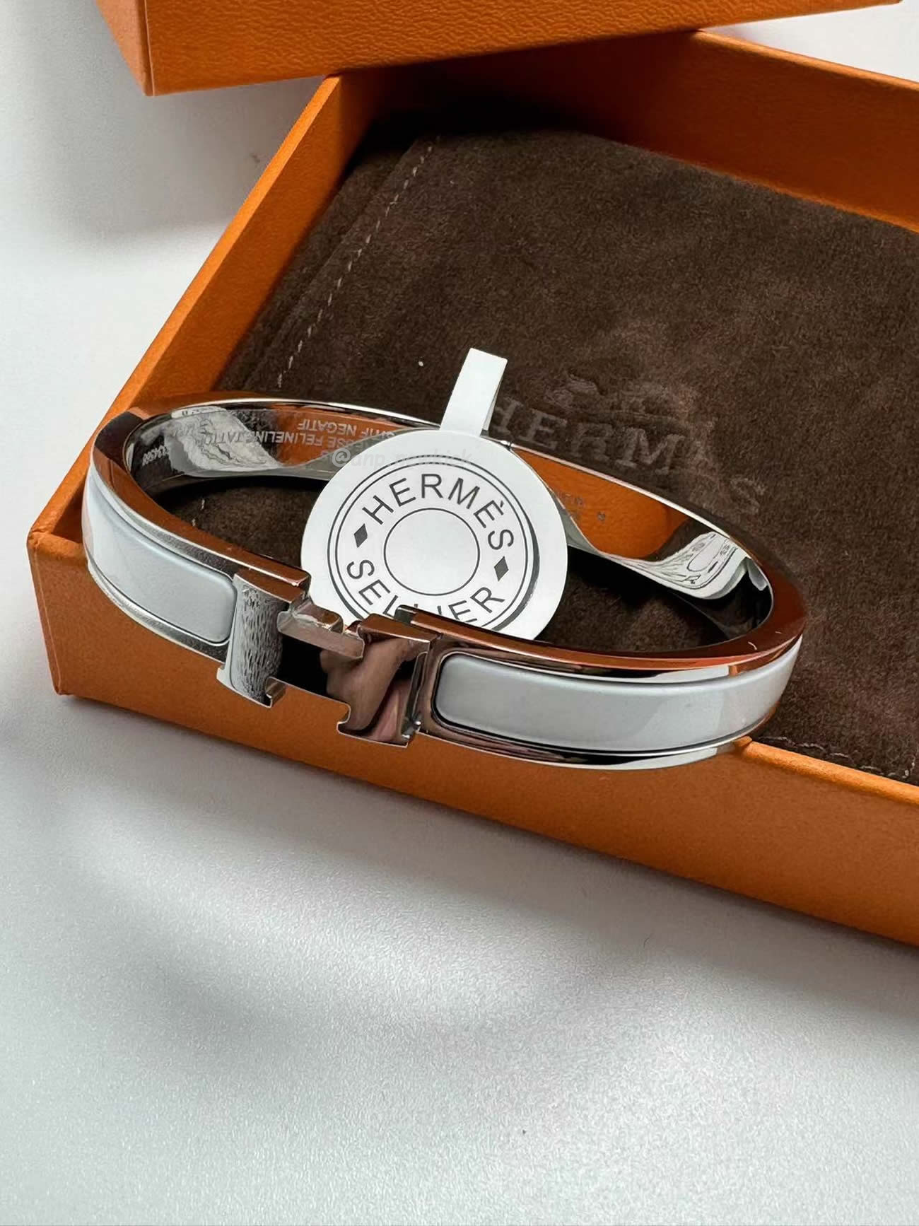 Hermès Clic H Bracelet (4) - www.kitistry.com Hermès Clic H Bracelet (4) - www.kitistry.com
