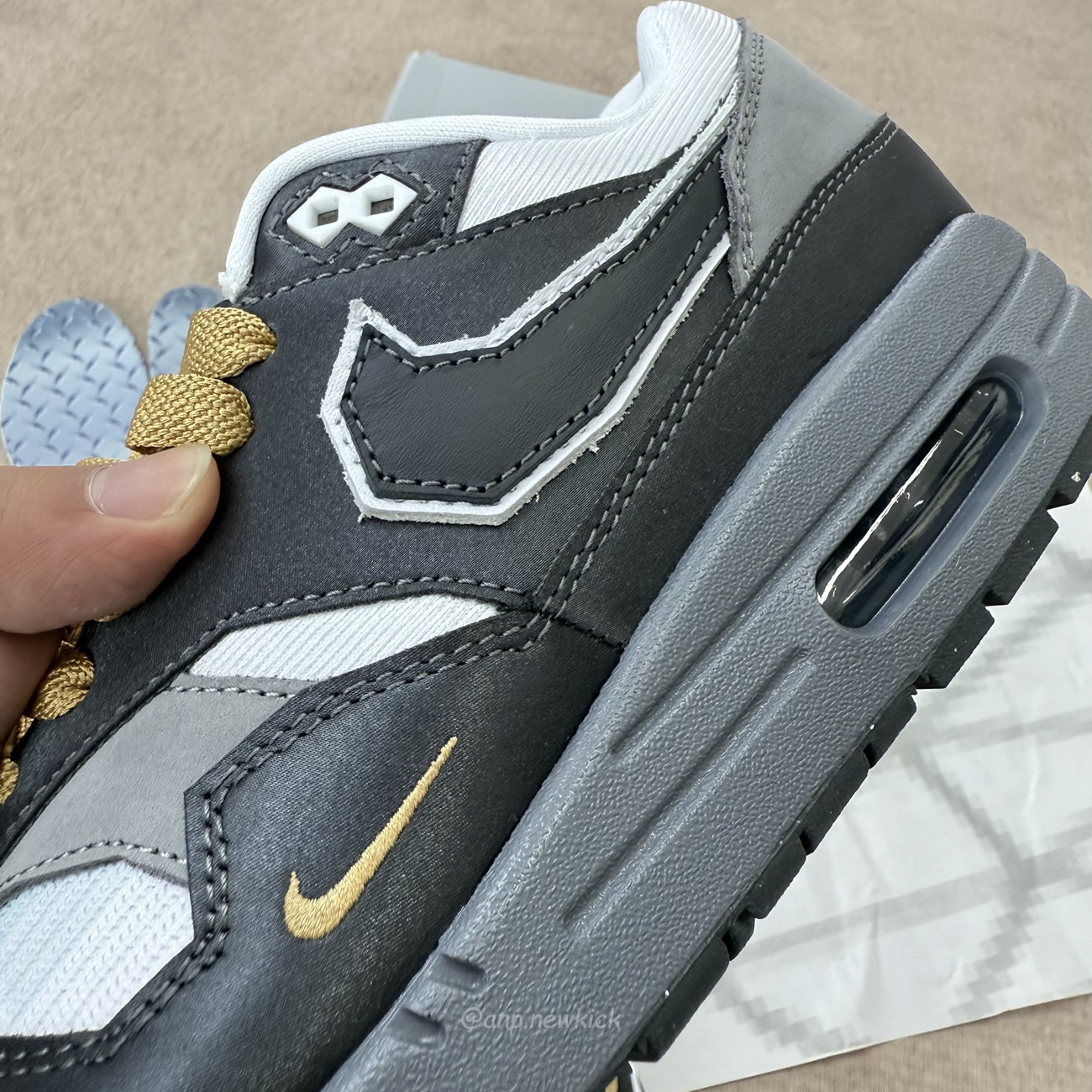 Nike Air Max 1 Swoosh Low Poly Big Head Mode Ib9898 001 (10) - www.kitistry.com Nike Air Max 1 Swoosh Low Poly Big Head Mode Ib9898 001 (10) - www.kitistry.com
