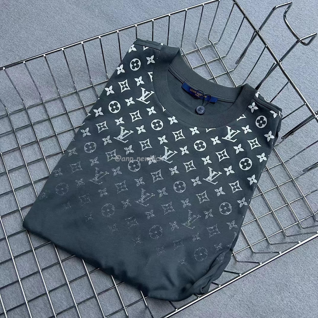 Louis Vuitton Lv Gradient Cotton T Shirt (3) - www.kitistry.com Louis Vuitton Lv Gradient Cotton T Shirt (3) - www.kitistry.com
