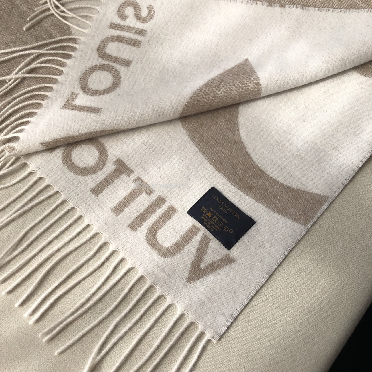 Louis Vuitton Lv Reykjavik Scarf 75x185cm (10) - www.kitistry.com Louis Vuitton Lv Reykjavik Scarf 75x185cm (10) - www.kitistry.com