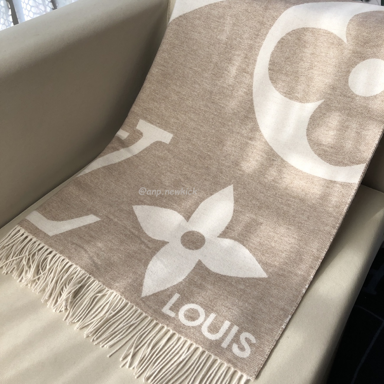 Louis Vuitton Lv Reykjavik Scarf 75x185cm (12) - www.kitistry.com Louis Vuitton Lv Reykjavik Scarf 75x185cm (12) - www.kitistry.com