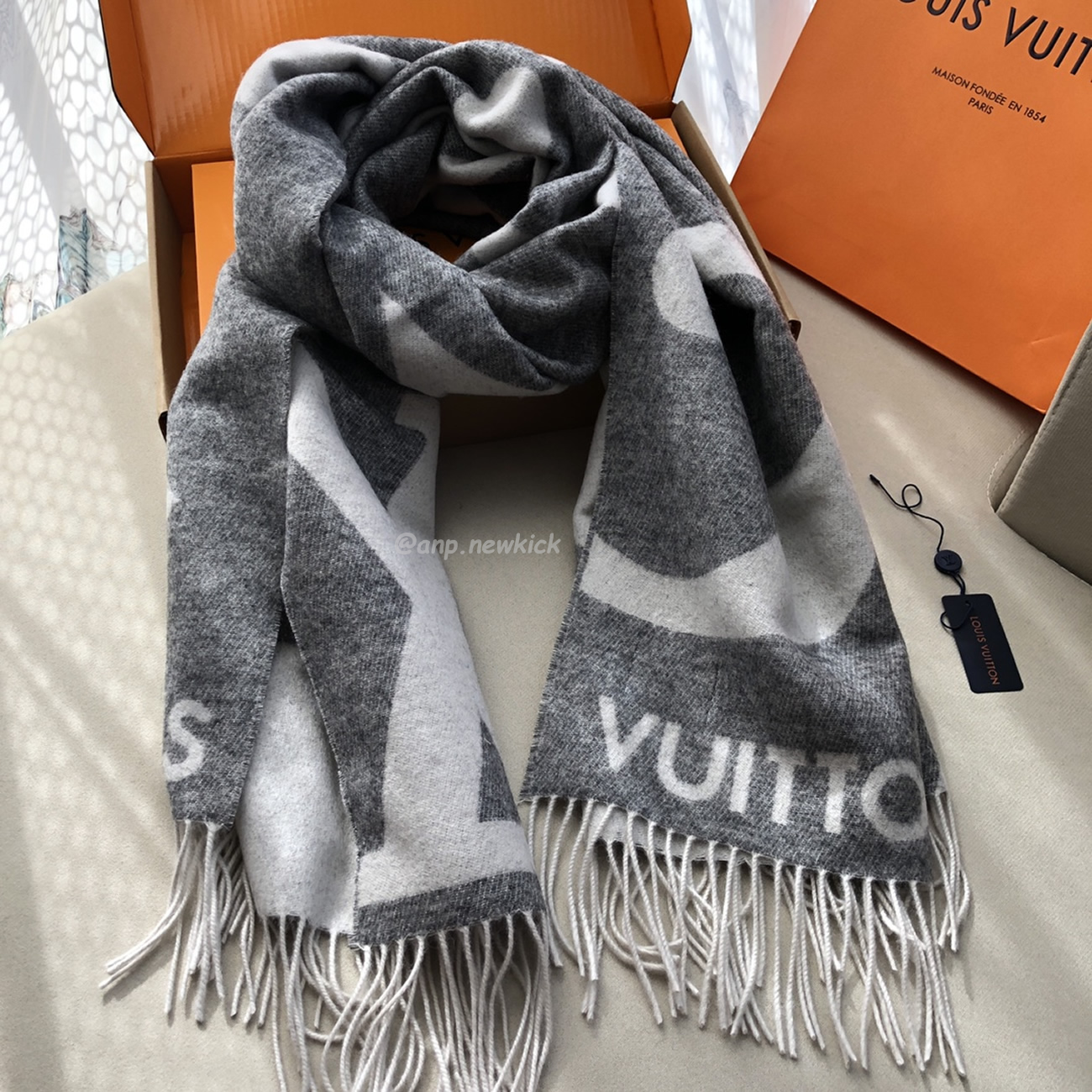 Louis Vuitton Lv Reykjavik Scarf 75x185cm (2) - www.kitistry.com Louis Vuitton Lv Reykjavik Scarf 75x185cm (2) - www.kitistry.com