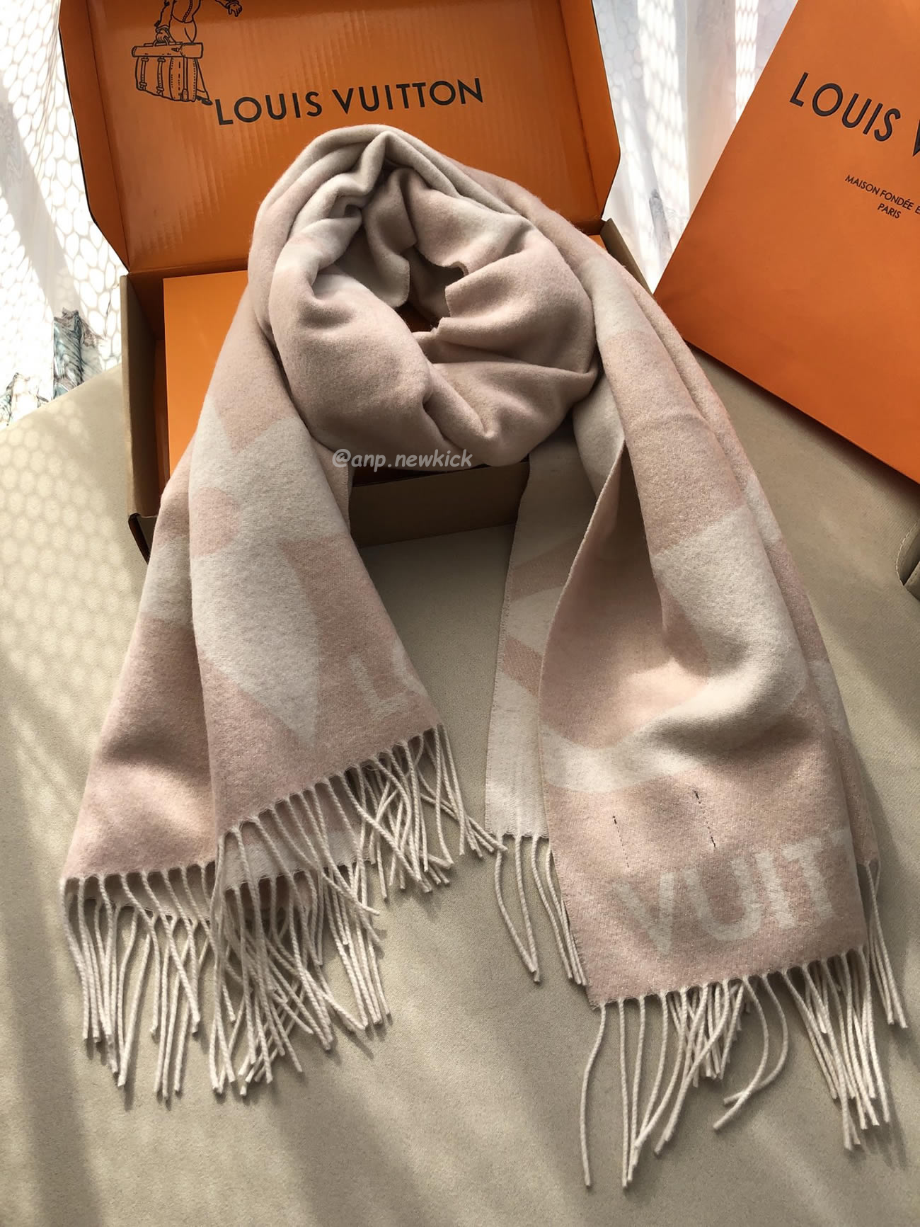 Louis Vuitton Lv Reykjavik Scarf 75x185cm (3) - www.kitistry.com Louis Vuitton Lv Reykjavik Scarf 75x185cm (3) - www.kitistry.com
