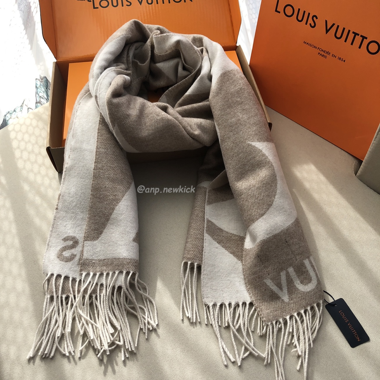 Louis Vuitton Lv Reykjavik Scarf 75x185cm (7) - www.kitistry.com Louis Vuitton Lv Reykjavik Scarf 75x185cm (7) - www.kitistry.com