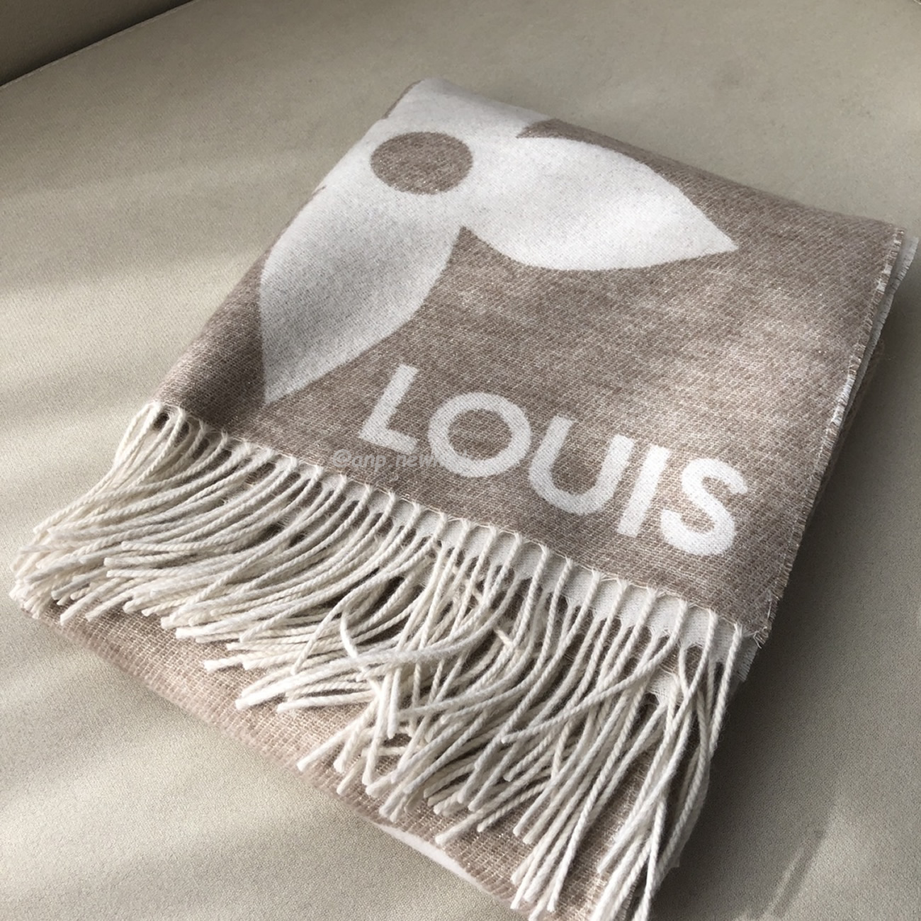 Louis Vuitton Lv Reykjavik Scarf 75x185cm (9) - www.kitistry.com Louis Vuitton Lv Reykjavik Scarf 75x185cm (9) - www.kitistry.com