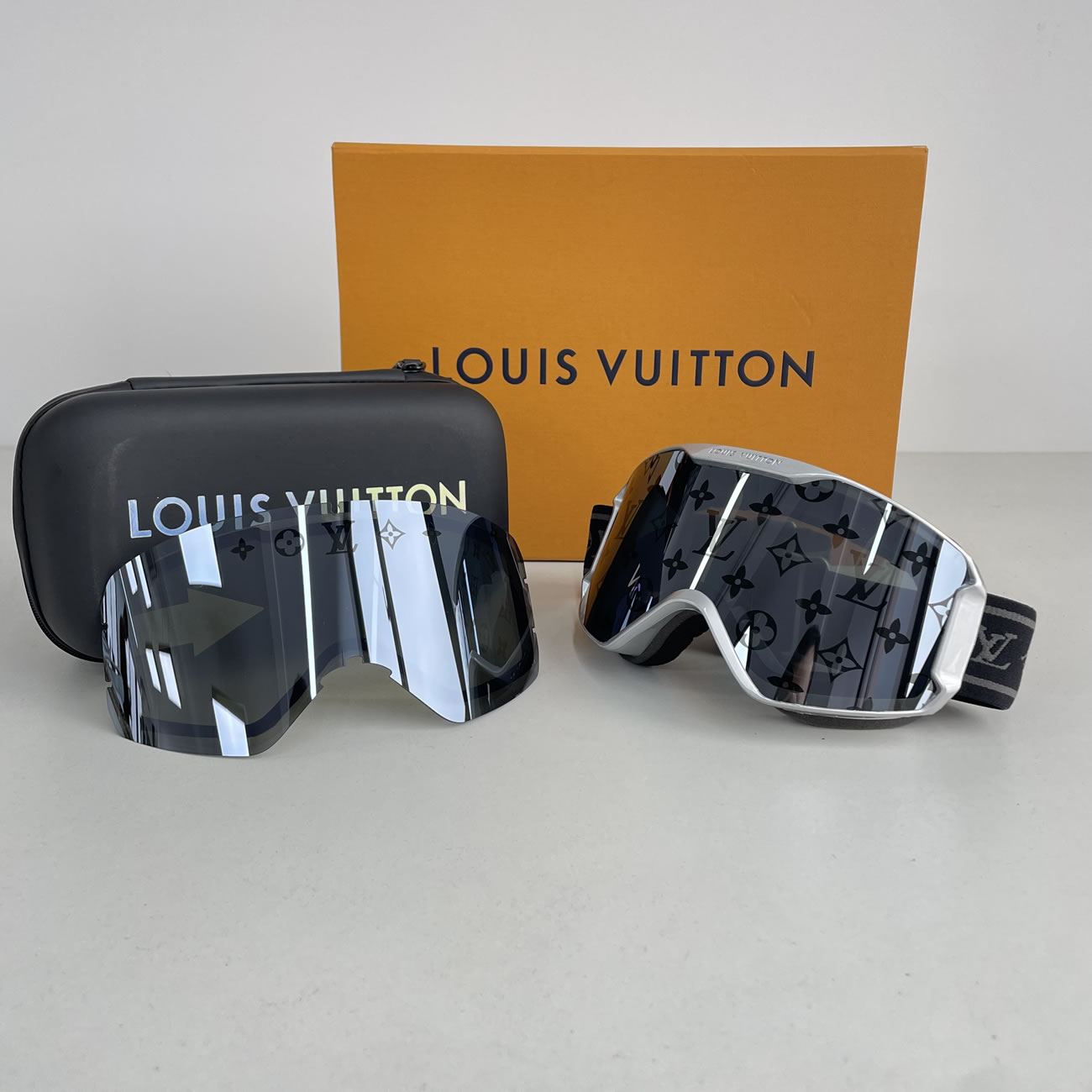Louis Vuitton Lv Ski Mask Yellow Blue Black Pink Silvery White (14) - www.kitistry.com Louis Vuitton Lv Ski Mask Yellow Blue Black Pink Silvery White (14) - www.kitistry.com