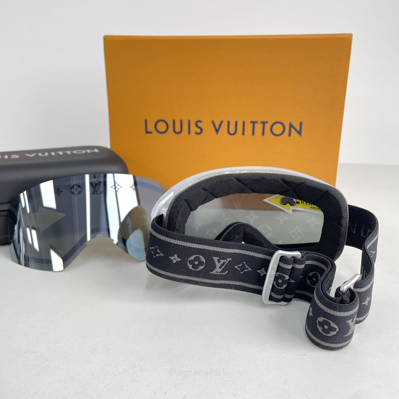 Louis Vuitton Lv Ski Mask Yellow Blue Black Pink Silvery White (15) - www.kitistry.com Louis Vuitton Lv Ski Mask Yellow Blue Black Pink Silvery White (15) - www.kitistry.com
