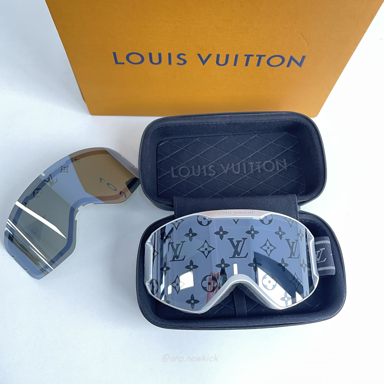 Louis Vuitton Lv Ski Mask Yellow Blue Black Pink Silvery White (16) - www.kitistry.com Louis Vuitton Lv Ski Mask Yellow Blue Black Pink Silvery White (16) - www.kitistry.com